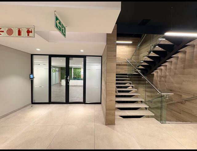 1,332M² OFFICE TO LET IN VORNA VALLEY